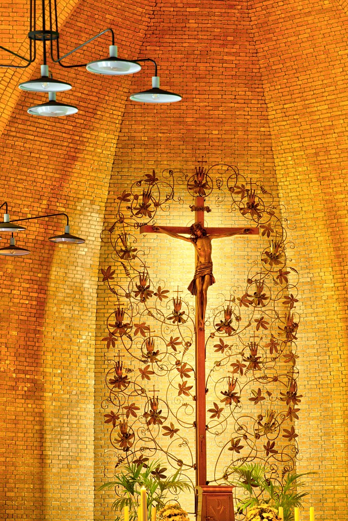 hdr Martelaren van Gorcum den briel brielle kerkfotografie religie religion kerk watergeuzen 1572 Martelveld Ciborium kathedraal rooms katholiek bedevaartkerk heiligdom